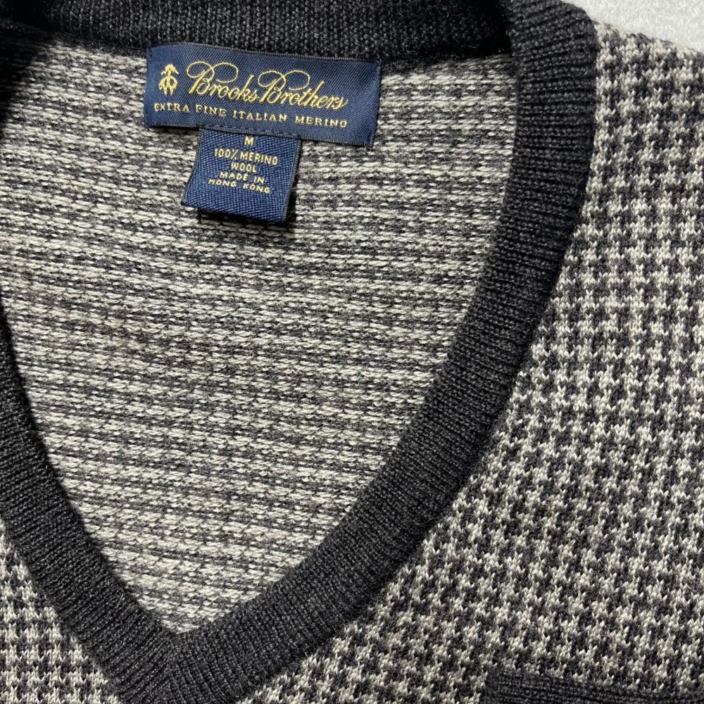 Brooks Brothers Mens M Extra Fine Italian Merino Wool V-Neck Houndstooth Sweater